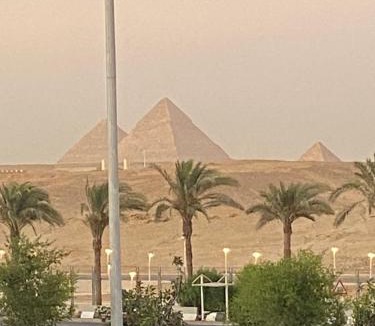 Pyramids Gardens House | New White Pyramids Inn