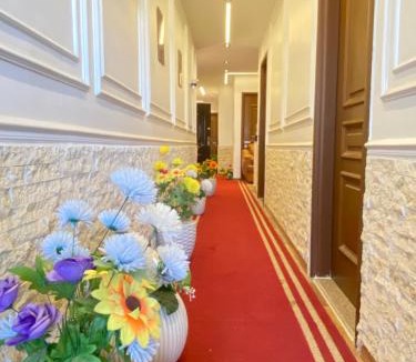 Pyramids Gardens House | New White Pyramids Inn