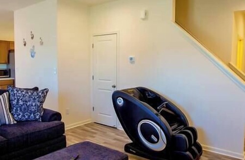 Acton House | NEW! Wifi, Parking, Massage Chair, Washer/Dryer