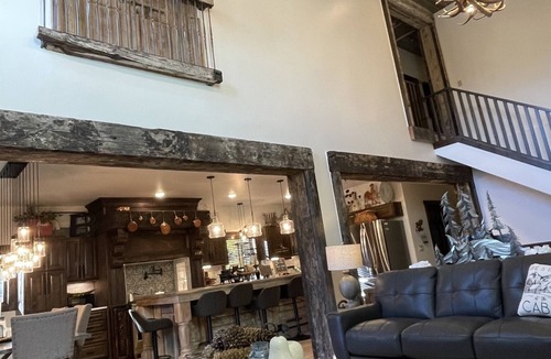 Elk Court Cabins House | NEW! WinterHaven: Rustic Modern Lodge