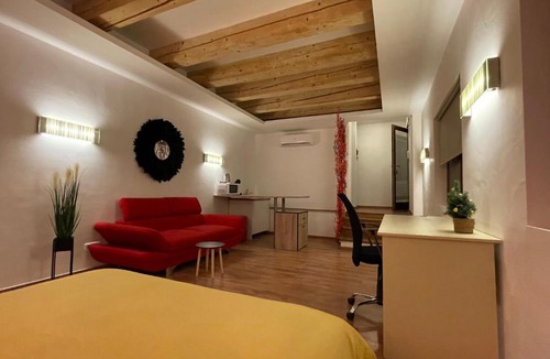 Old City Apartment | NEW Workspace Studio Savoya9 Self Check in Old City Center