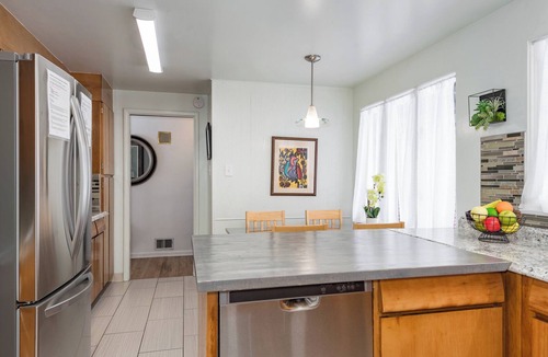 Barths House | New year discount! Close to i70. Fireplace & grill.