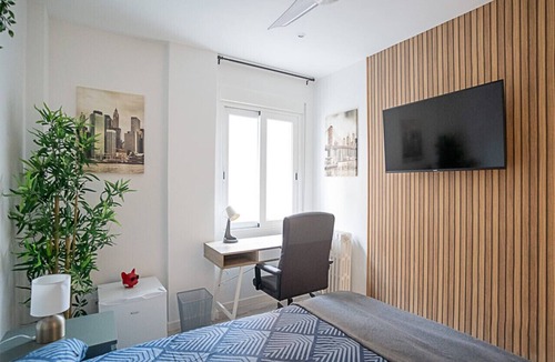 Cotos Bed & Breakfast | New York: room with comfort, convenience and shared areas Chamartín - Mauricio Legendre