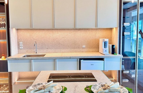 Centro Apartment | New York studio with infinity pool.