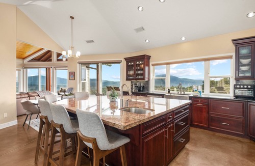 Oakhurst House | New! Yosemite Cloudline Ridge with HUGE views/spa/game room/more!