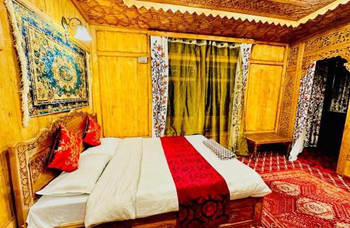 Dal Lake Boat Rental | New Zealand Group Of Houseboats