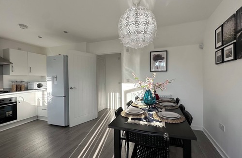 Clydebank Apartment | Newbuild Riverview 3BDR House near Glasgow