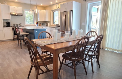 Barnstead House | Newer Construction waterfront house with AC and WiFi in Barnstead