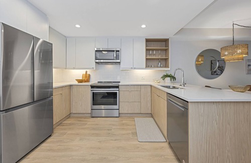 Booktown Condo | Newer Sidney Condo - 2 Blocks to the Ocean