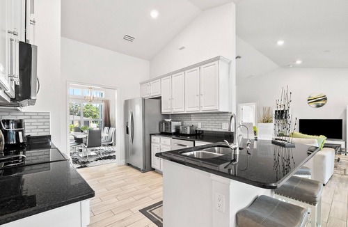 Oakland Hills House | Newley Built/Heated Pool/Golf Course Views/Sleeps 9