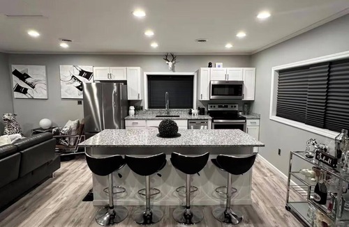 Ross Township House | Newley Updated Modern Entire Home