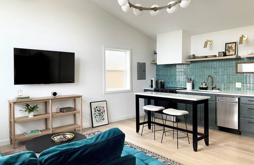 Central Oregon Cottage | Newly built 1-bedroom guesthouse with private entrance close to Autzen & U of O