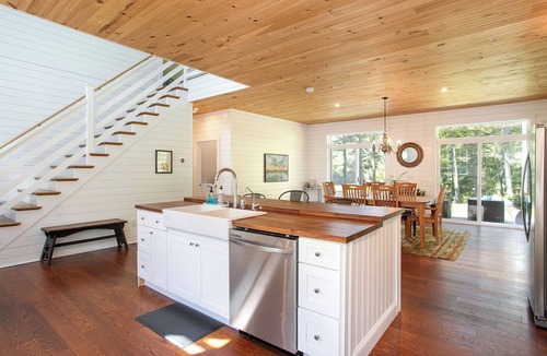 Glendale House | Newly Built 4 Bedroom Lake House with Kayaks & Paddle Boards!