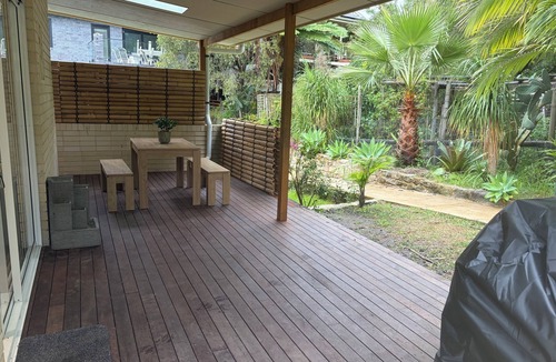 Bundeena Cottage | Newly built beach cottage, just 5-minute walk from the picturesque Jibbon Beach.