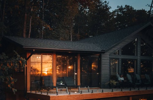 Minden Hills Cottage | NEWLY BUILT boutique cottage 4 Seasons w/hot tub & sauna