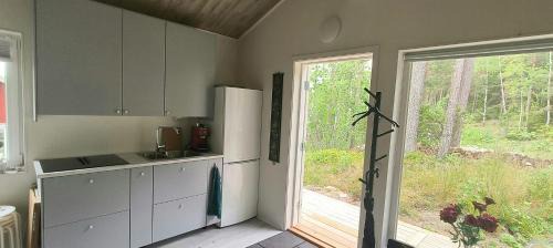 Karlsborg House | Newly Built Cottage By The Shore Of Lake Vättern