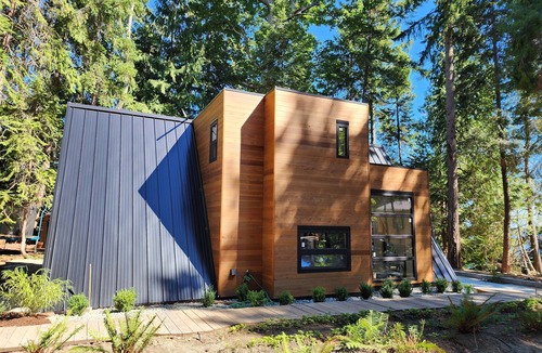 Stephenson Point Cottage | Newly built Grand Cedar Lodge on the Straight of Georgia.