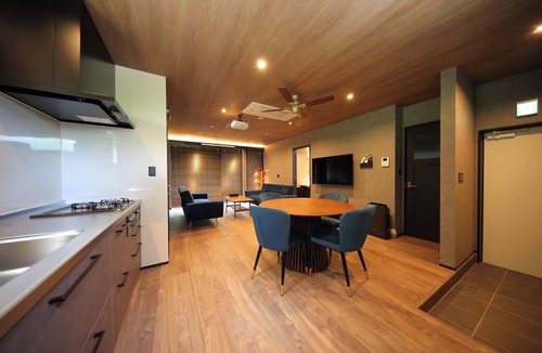 Fujikawaguchiko House | Newly built in July 2025 Contrast of forest and light Premium stay Bonfire BBQ 14 people /Minamitsurugun Yamanashi