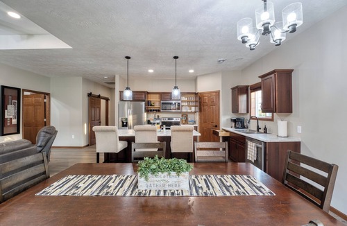 Sioux Falls House | Newly built in May 2025 near golf course! One king room for two guests
