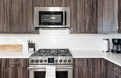 Carbondale Villa | Newly Built, Modern Condo w/Hot Tub& Large Balcony