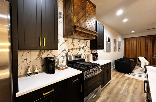 Northside House | Newly Built, Modern Chic 3-bedroom house with AC, WiFi Centrally In Houston
