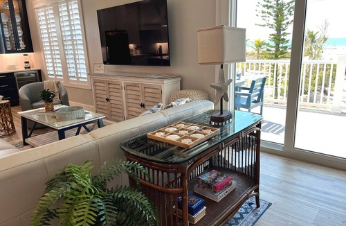 Mid Island House | Newly Built! Pool! Your perfect beach getaway! Gulf-Side, Beach!