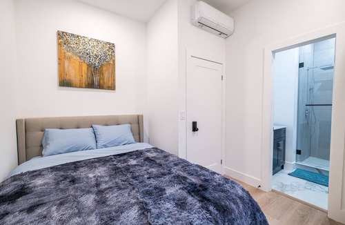 Earlscourt House | Newly built Queen suite with Private bathroom inside your suite in central Tor