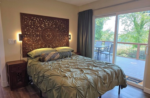 Salem House | Newly Built River View home with Total Privacy in Salem/McMinnville Wine Country