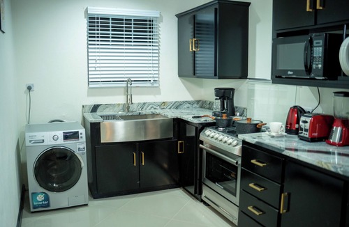 Dauphin Apartment | NEWLY BUILT ROMANTIC ESCAPPE LUXURY SUITE
