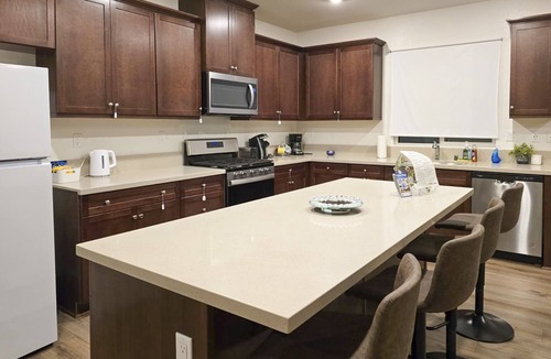 Riverside House | Newly-built single-level home with full kitchen & central AC - near UC Riverside