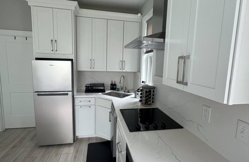 Addison Heights Cottage | Newly Built Tiny Home/Cottage in National Landing/Arlington near DC, & Old Town