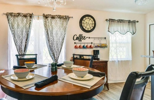 Inverness House | Newly built well kept peacefulneighborhood king size bed 2 car garage fireplace