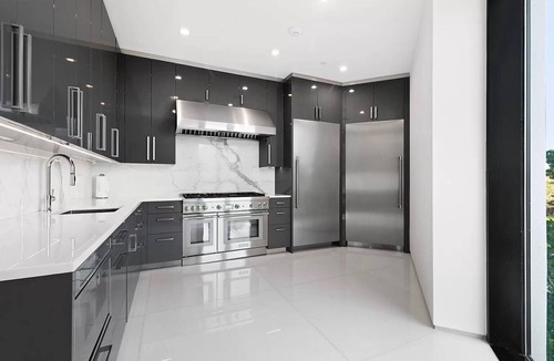 Bridgehampton House | Newly developed contemporary home situated on 1.5 acres.
