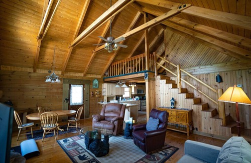 Chattaroy Cabin | Newly est. cabin close to trails, gas and great food!