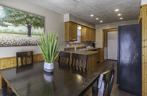 South Oklahoma City House | NEWLY FURNISHED LUXURY RETREAT AT OKC/MOORE/NORMAN BORDER!