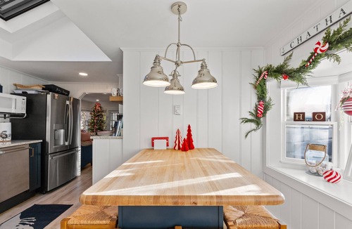 West Chatham Cottage | Newly Refreshed Upscale Cottage/Pvt 2 KING BR Ensuite/1 Mile to Hardings Beach
