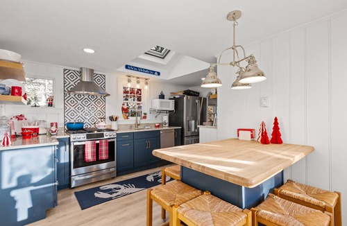 West Chatham Cottage | Newly Refreshed Upscale Cottage/Pvt 2 KING BR Ensuite/1 Mile to Hardings Beach