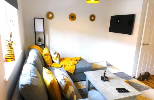 Hamilton Apartment | Newly refurbished 1 bed Apt in Hamilton Close to station and local amenities