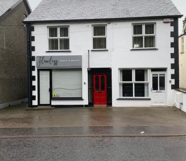 Cullybackey Apartment | Newly refurbished flat, 1 min from Galgorm resort