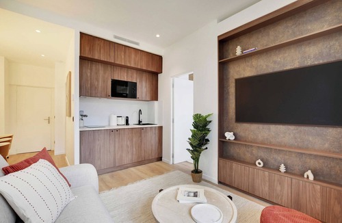 Quartier de la Chapelle Apartment | Newly Refurbished Flat in Heart of 18th District