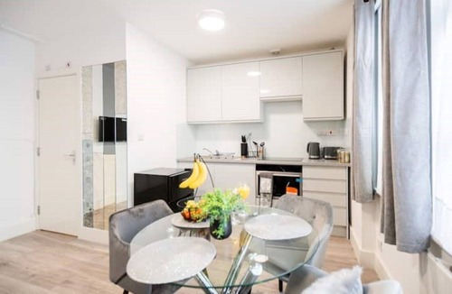 Kensal Green Apartment | Newly refurbished Studio in Kensal green
