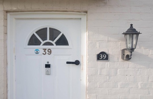 Gravesend House | Newly refurbished three bedroom house with two parking spaces .