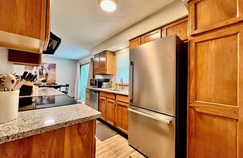 Otterbien Home Villa | Newly Remodeled Charming home Liberty Twp.