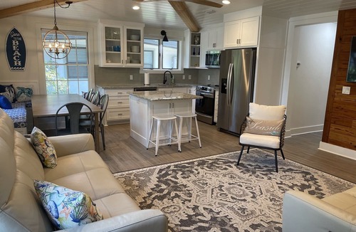 East Beach House | Newly remodeled East Beach 4 Bedroom Bungalow