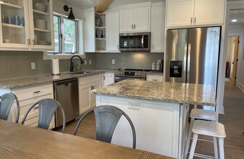 East Beach House | Newly remodeled East Beach 4 Bedroom Bungalow