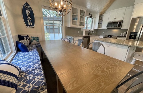 East Beach House | Newly remodeled East Beach 4 Bedroom Bungalow