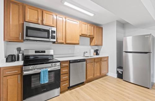 Lawrence Apartment | Newly Remodeled 2BR/1BA Apt w/Gated Parking Lot