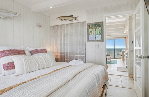 Crescent Beach Condo | 'Newly Remodeled' - Beautiful Beach 🏖️ themed Oceanfront Condo on Crescent Beach