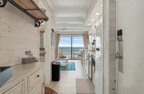 Crescent Beach Condo | 'Newly Remodeled' - Beautiful Beach 🏖️ themed Oceanfront Condo on Crescent Beach