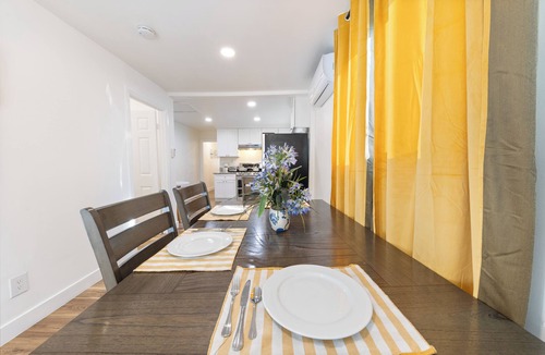 Placentia House | Newly Remodeled Chic 2BR Home -Wifi, Smart TV, Kitchen & Parking near Disneyland